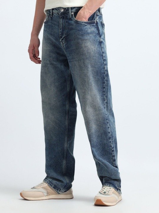 Relaxed Fit Vintage Jeans - Light Blue Wash - Image 3